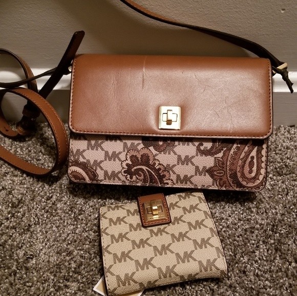 Michael Michael Kors Messenger and Wallet